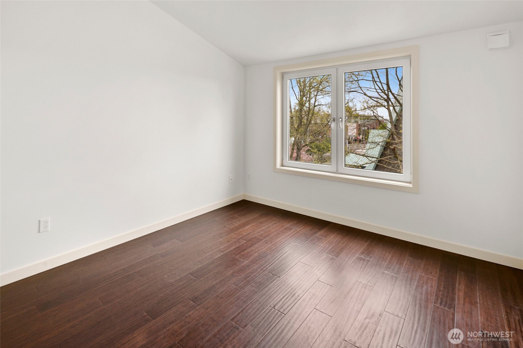 701 1st Avenue N #402, Seattle, WA 98109