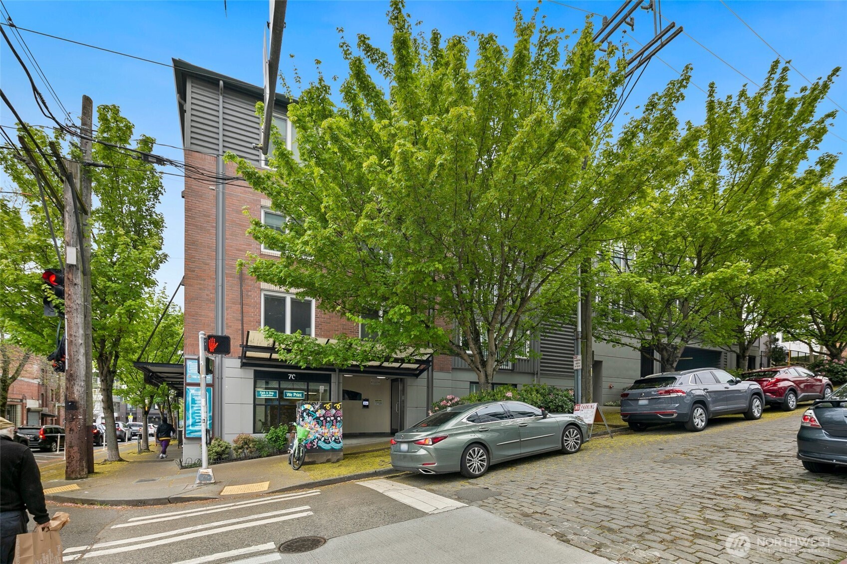 701 1st Avenue N #402, Seattle, WA 98109