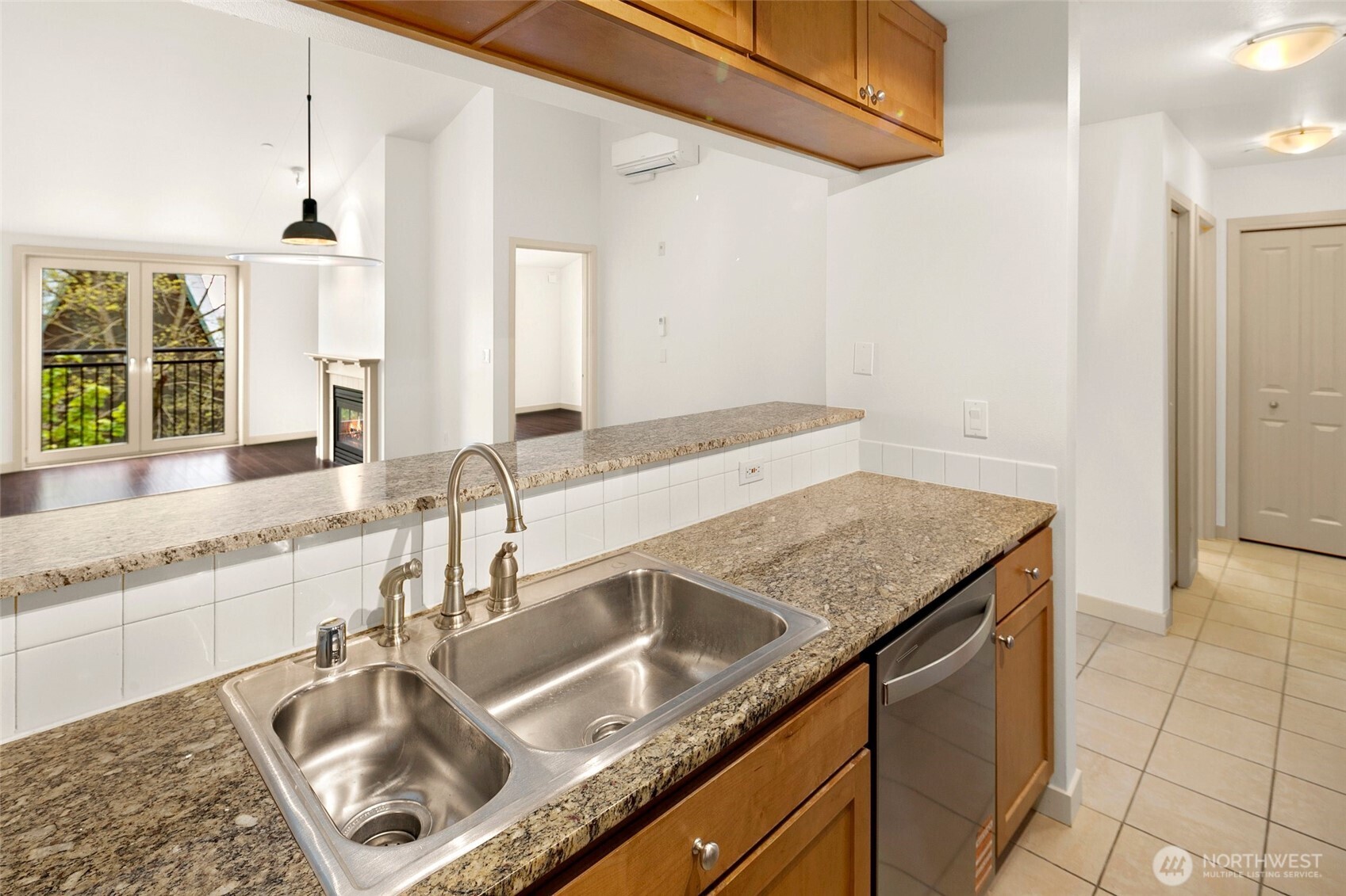 701 1st Avenue N #402, Seattle, WA 98109