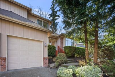 8218 126th Place SE, Newcastle, WA 98056 - Photo 2