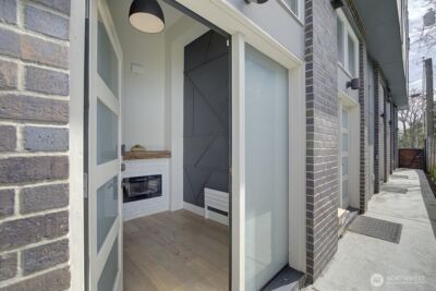 908 N 46th Street #E, Seattle, WA 98103