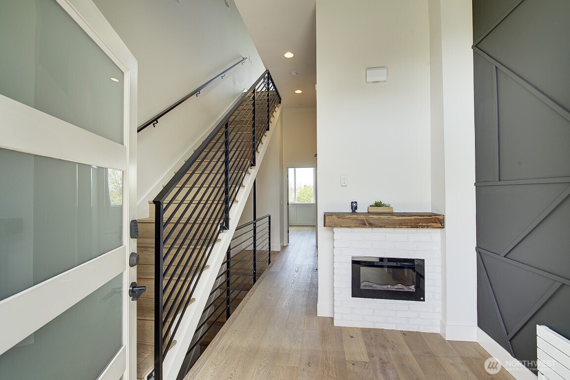908 N 46th Street #E, Seattle, WA 98103