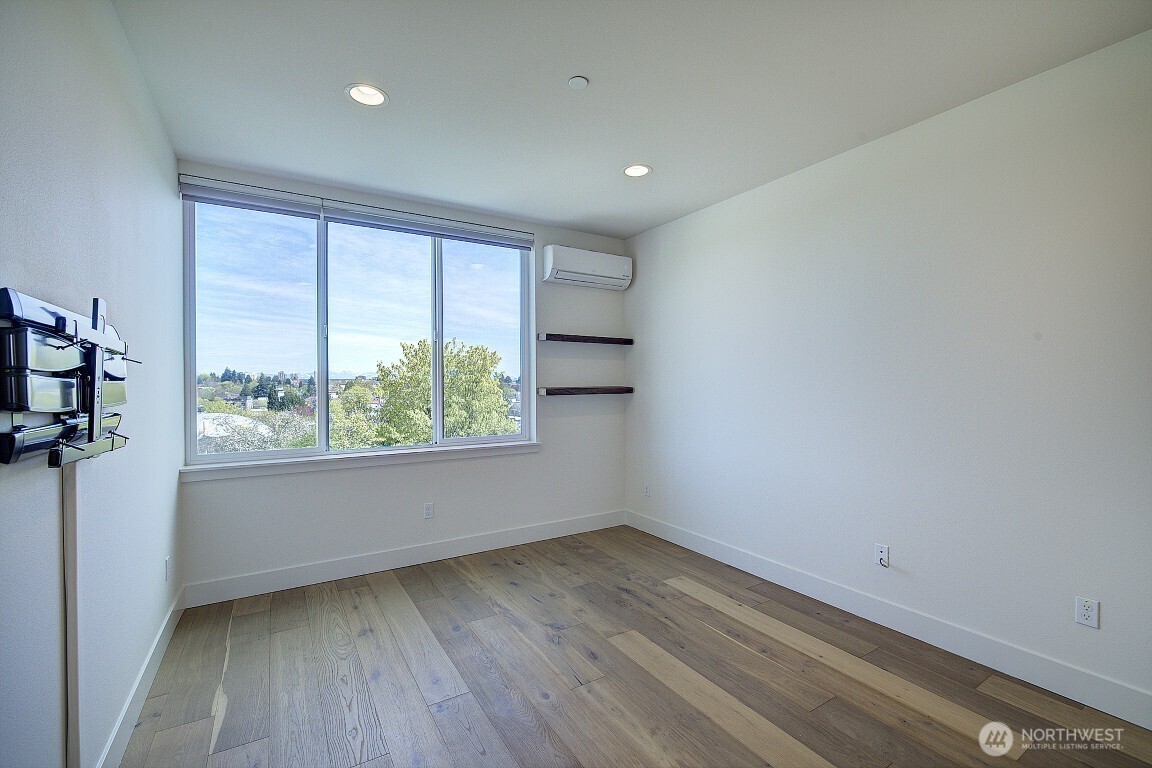 908 N 46th Street #E, Seattle, WA 98103