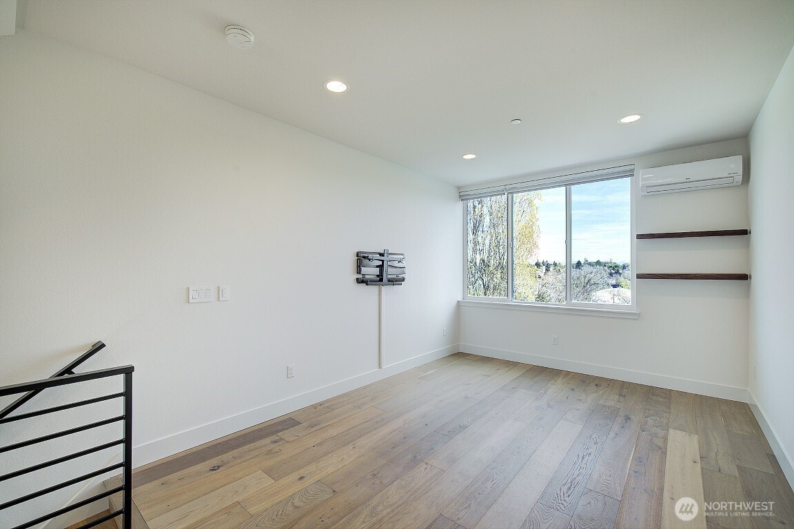 908 N 46th Street #E, Seattle, WA 98103