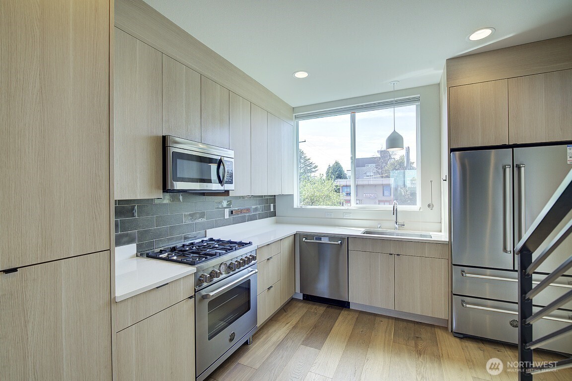908 N 46th Street #E, Seattle, WA 98103