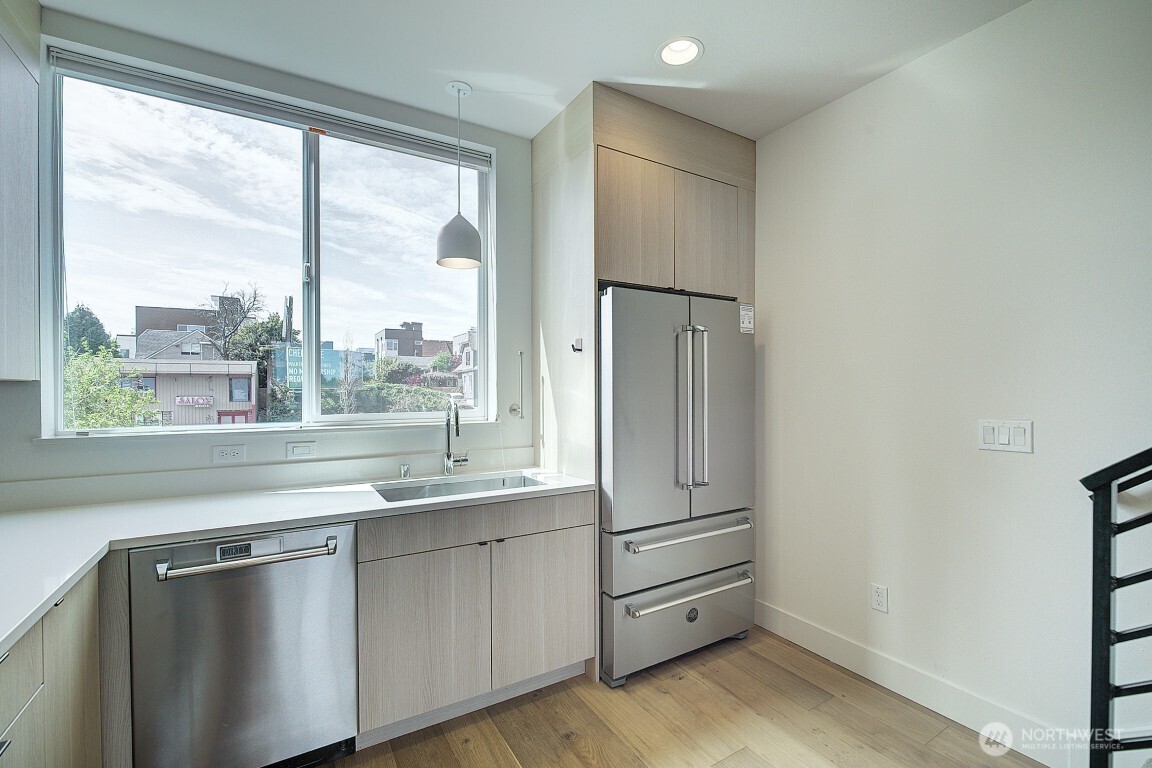 908 N 46th Street #E, Seattle, WA 98103