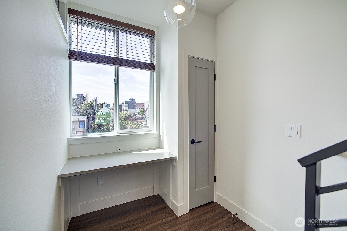 908 N 46th Street #E, Seattle, WA 98103