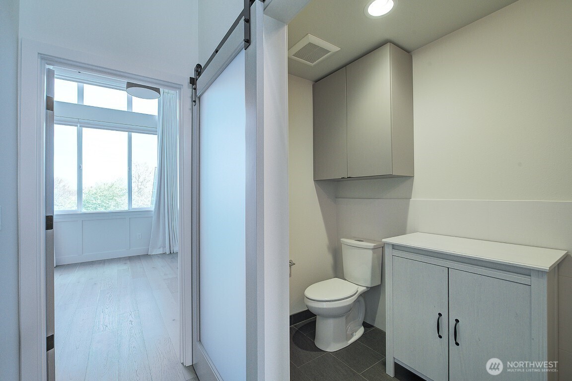 908 N 46th Street #E, Seattle, WA 98103