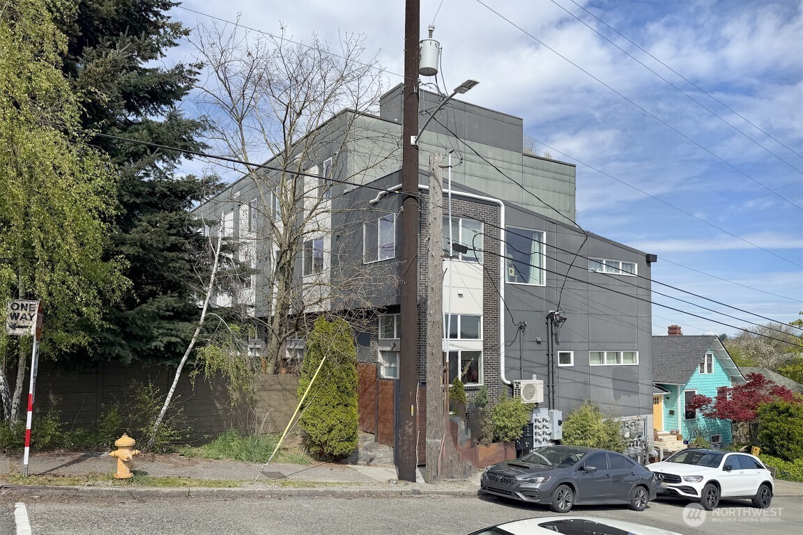 908 N 46th Street #E, Seattle, WA 98103