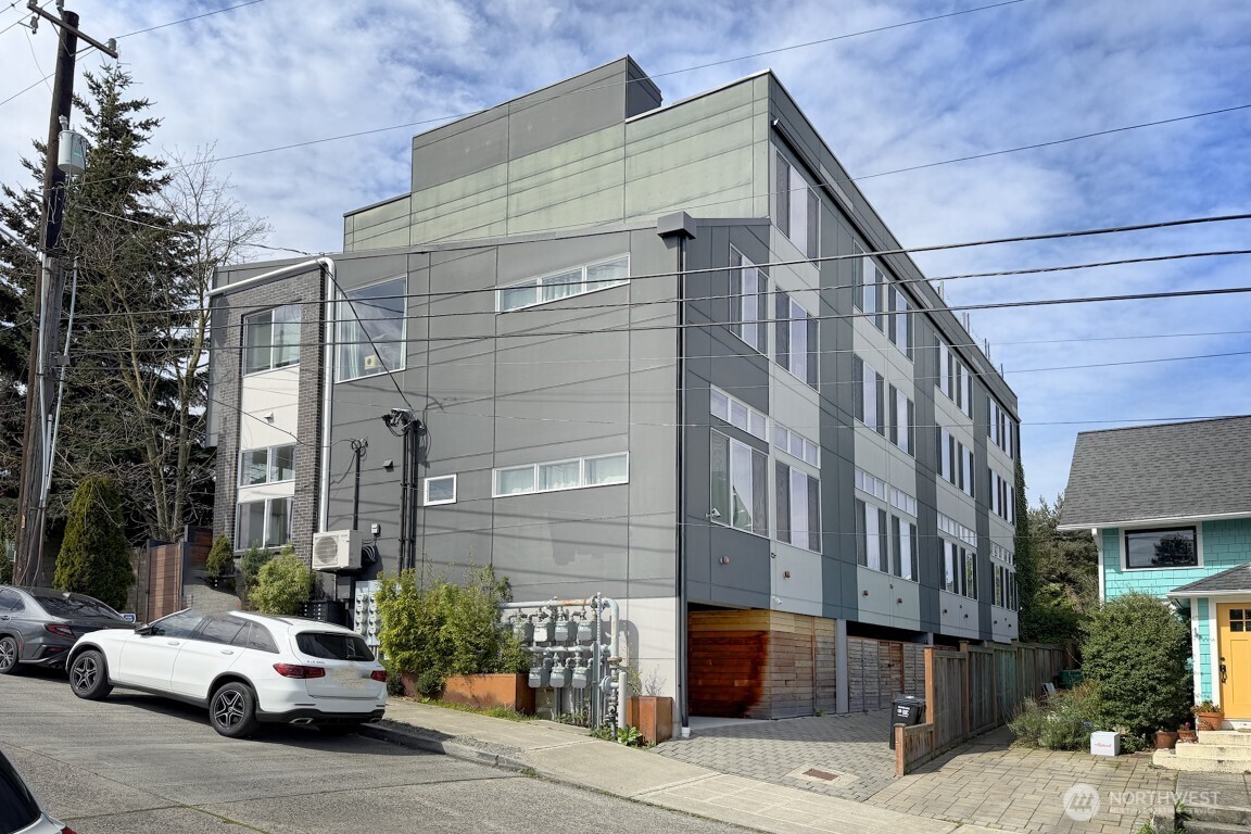 908 N 46th Street #E, Seattle, WA 98103
