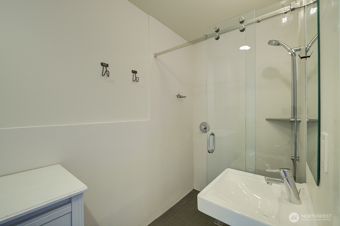 908 N 46th Street #E, Seattle, WA 98103