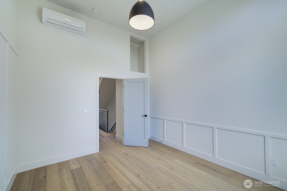 908 N 46th Street #E, Seattle, WA 98103