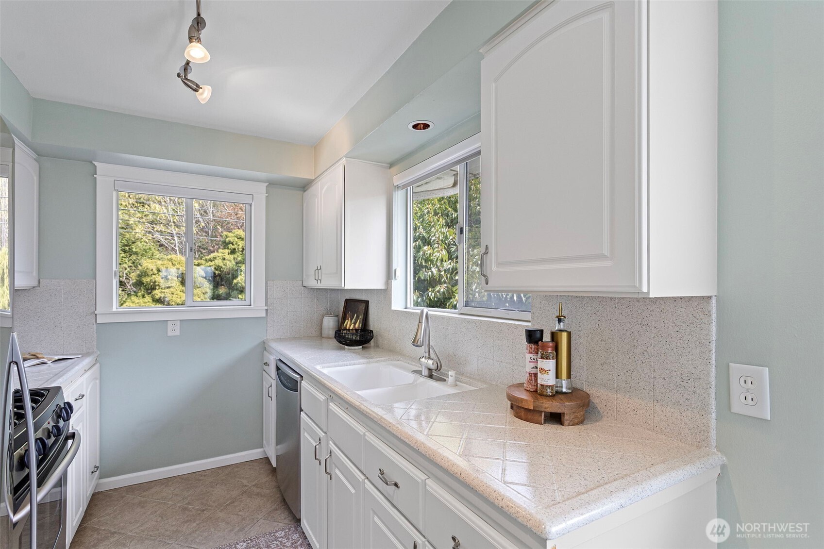 7125 & 7123 Beach Drive SW, Seattle, WA 98136-2077
