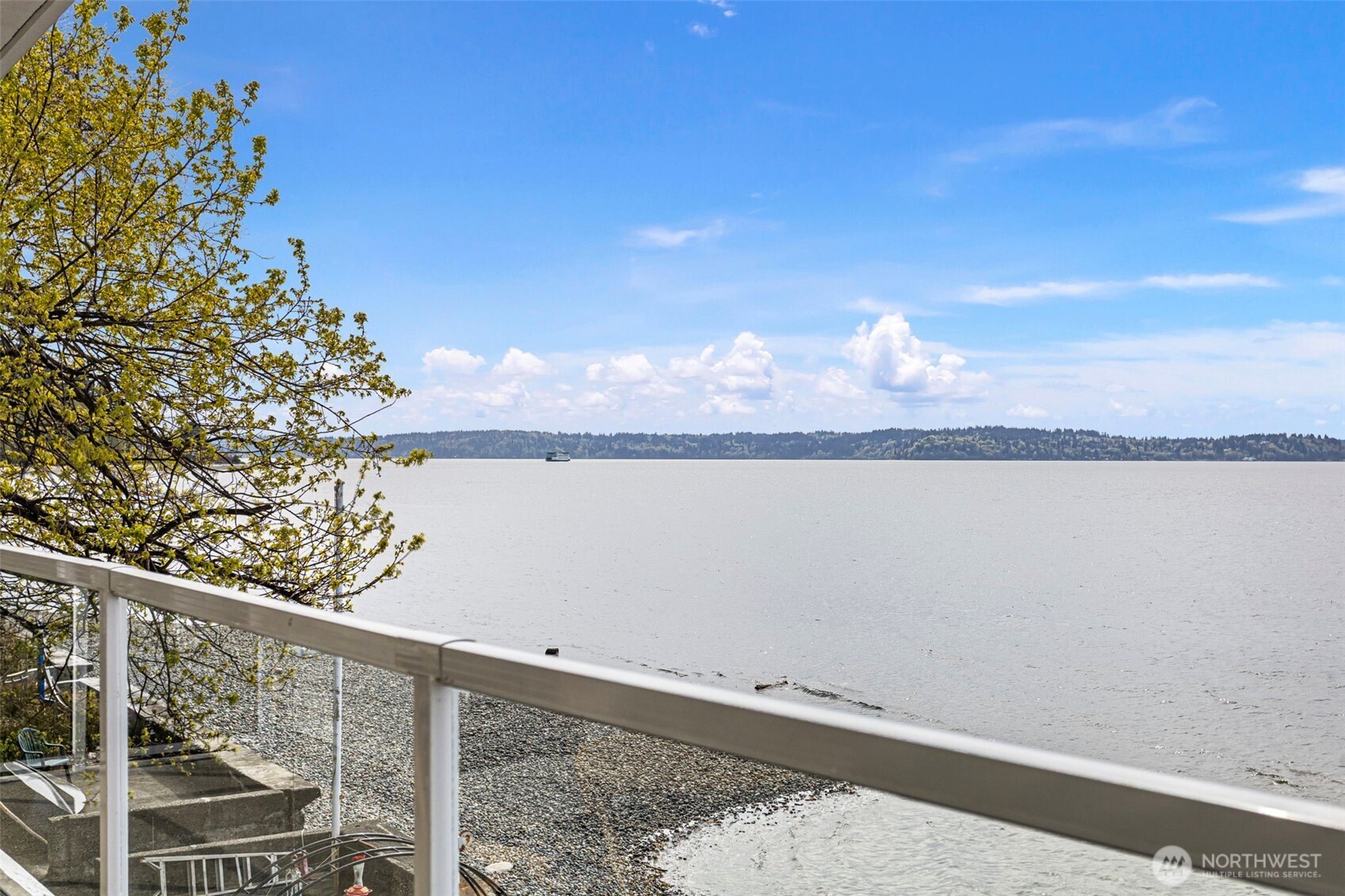 7125 Beach Drive SW, Seattle, WA 98136-2077