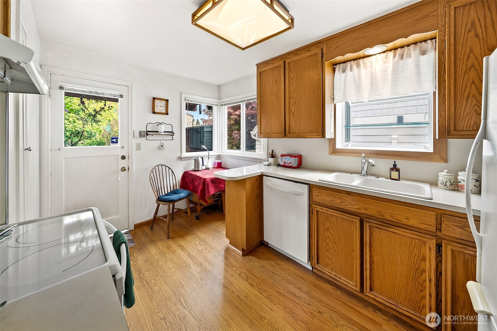 8218 Latona Avenue NE, Seattle, WA 98115