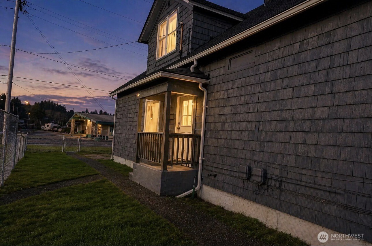 909 E 2nd Street , Aberdeen, WA 98520