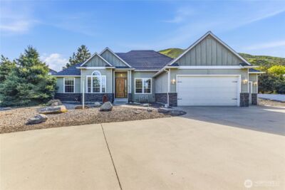 308 Kray Ike Court , Wenatchee, WA 98801 - Photo 2