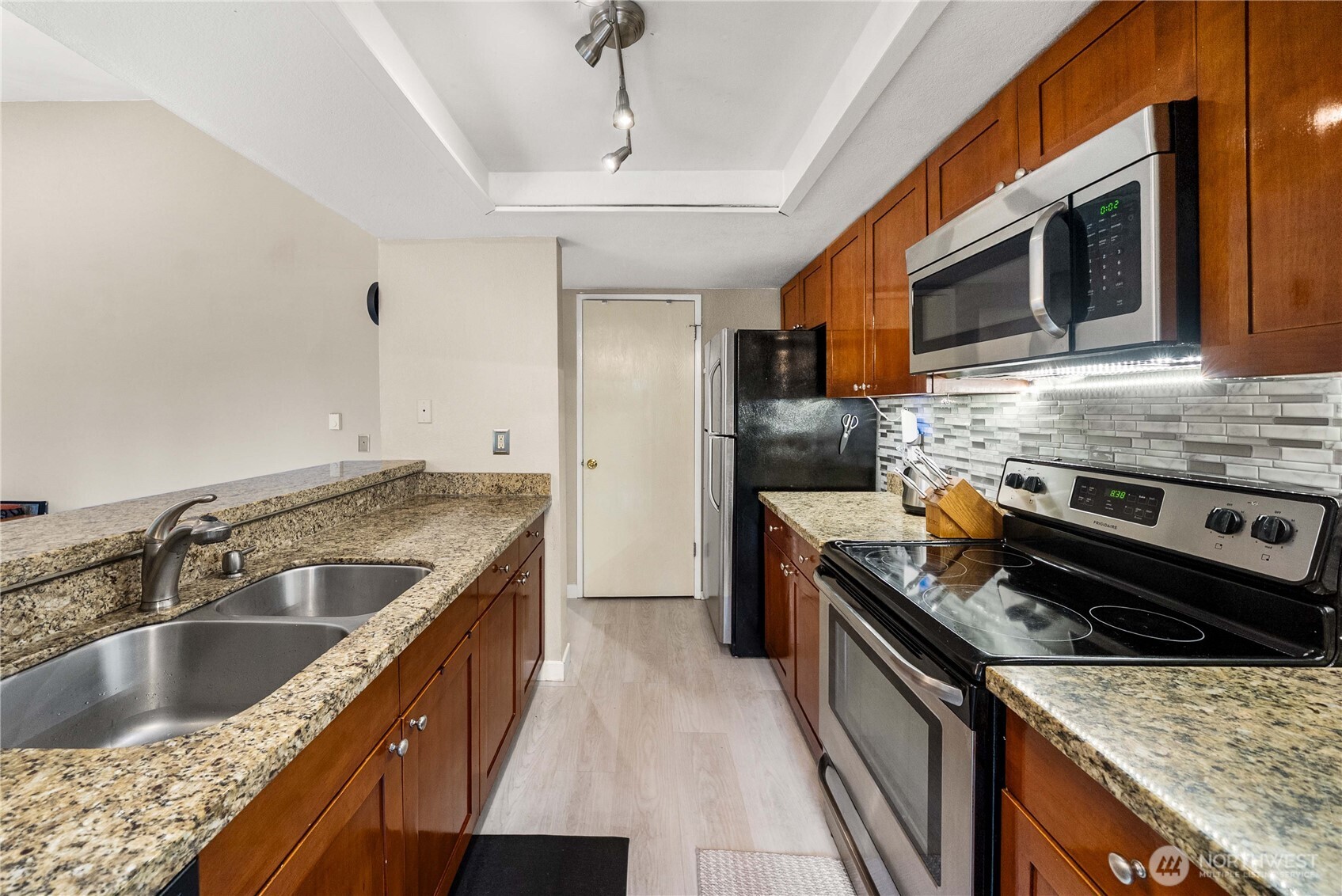 23613 112th Avenue SE #J202, Kent, WA 98031