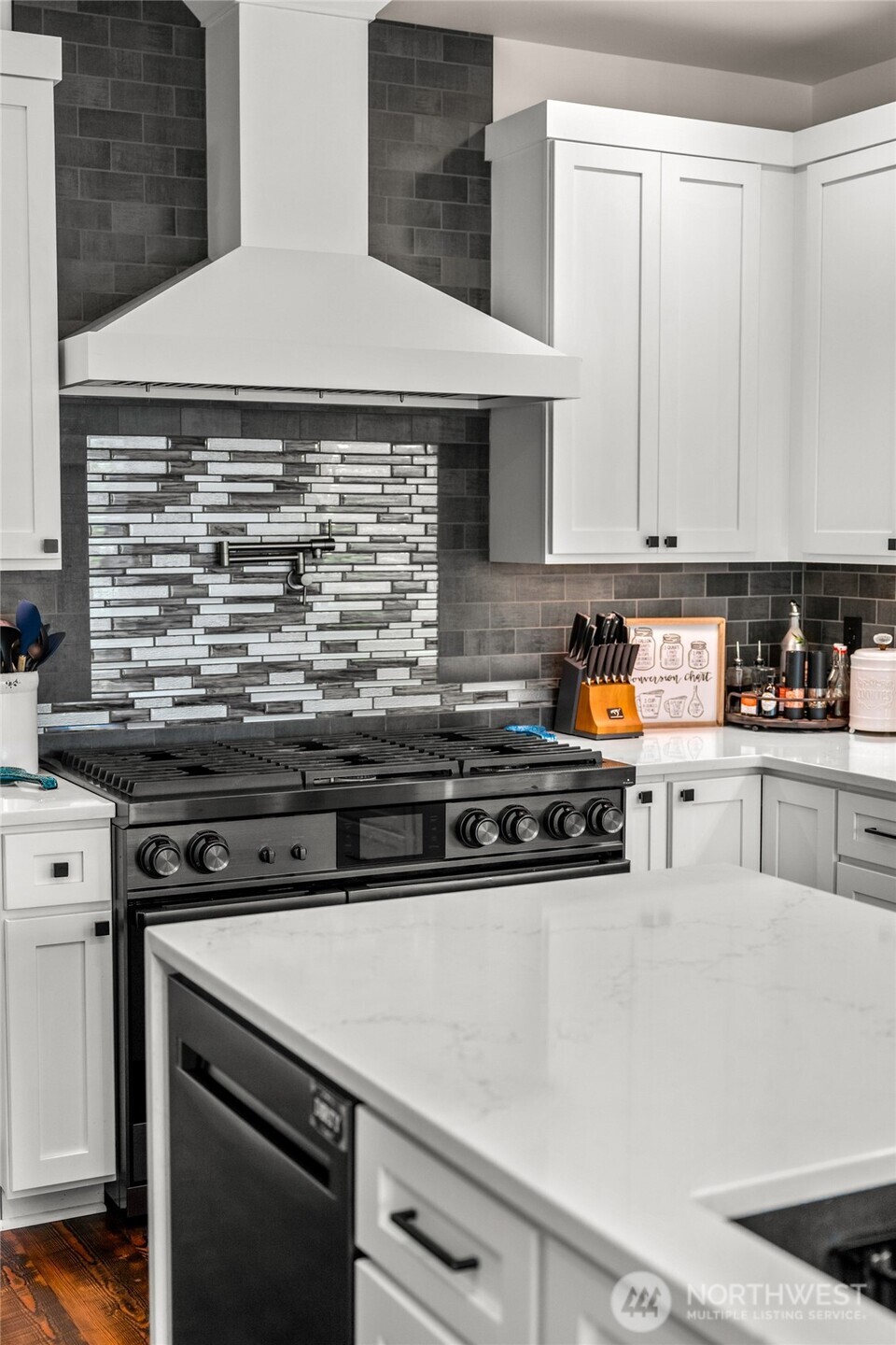 17345 Olympic Pl , Mount Vernon, WA 98274