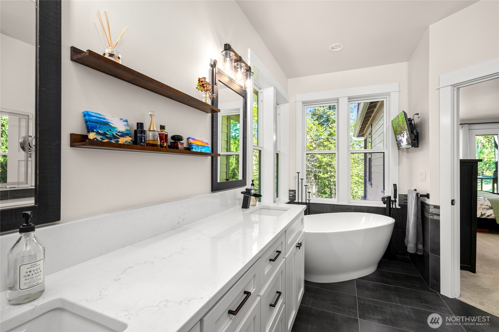 17345 Olympic Pl , Mount Vernon, WA 98274