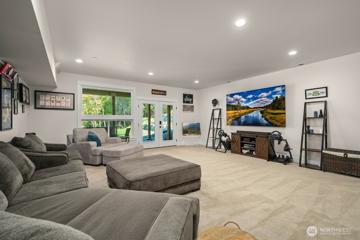 17345 Olympic Pl , Mount Vernon, WA 98274