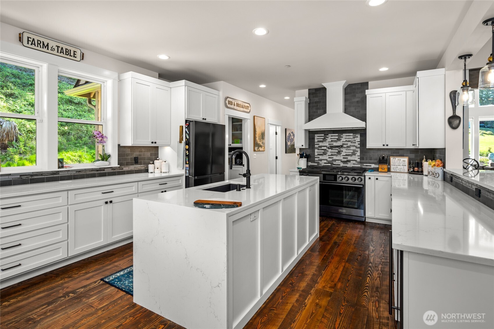 17345 Olympic Pl , Mount Vernon, WA 98274