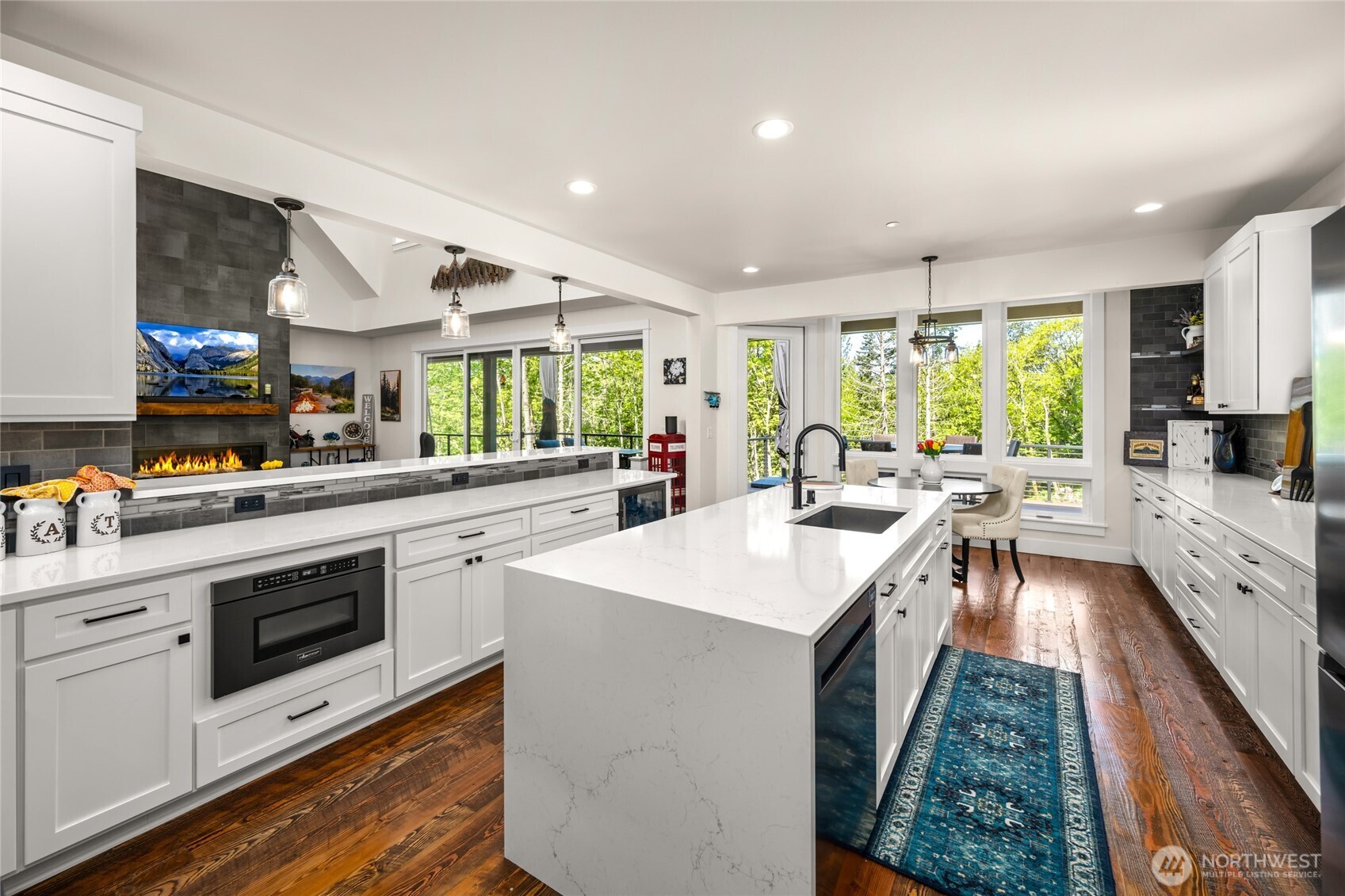 17345 Olympic Pl , Mount Vernon, WA 98274