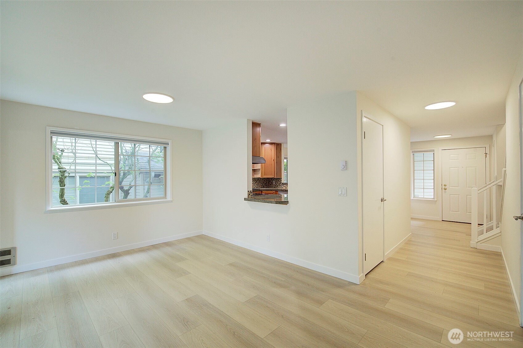 10248 NE 138th Place #B3, Kirkland, WA 98034