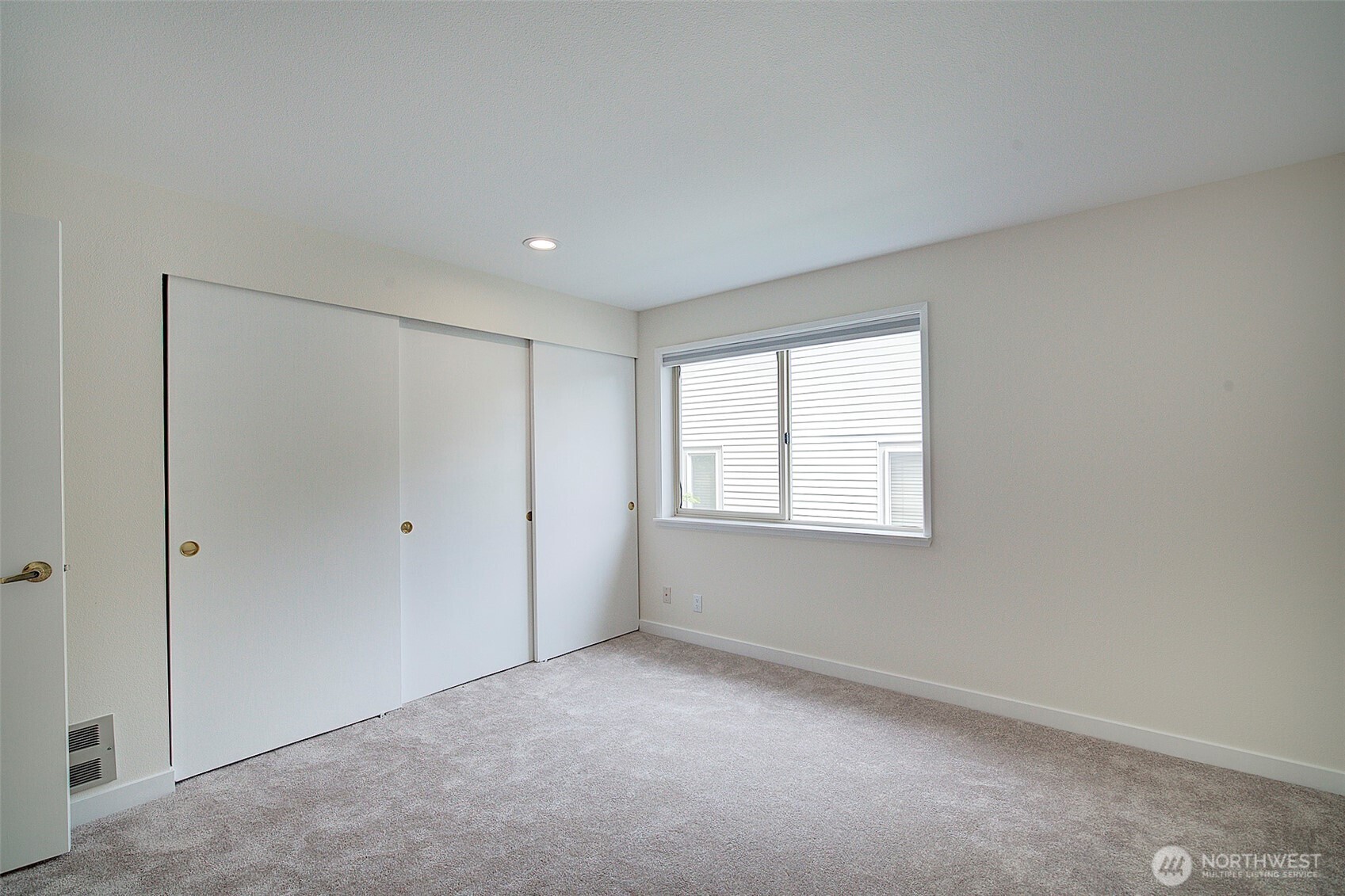 10248 NE 138th Place #B3, Kirkland, WA 98034