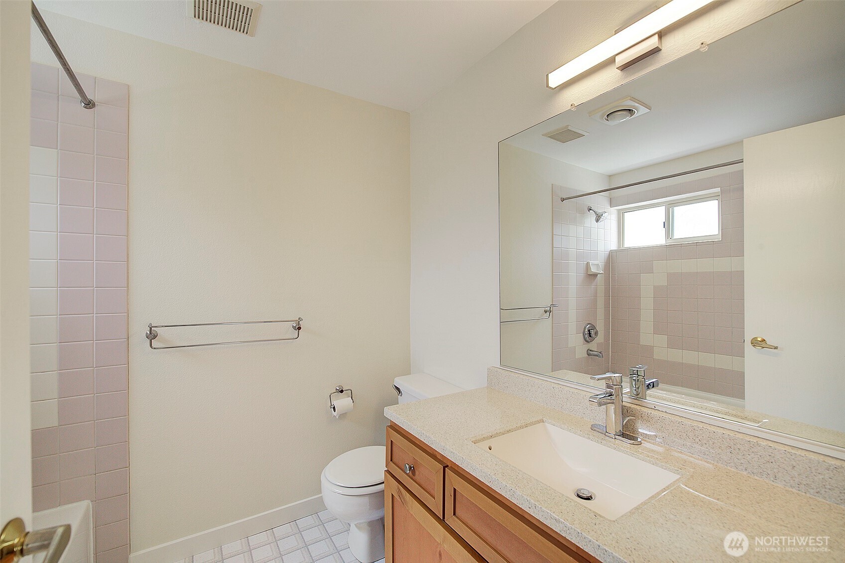 10248 NE 138th Place #B3, Kirkland, WA 98034