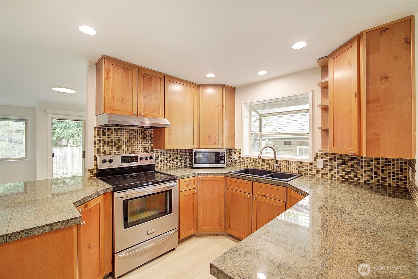 10248 NE 138th Place #B3, Kirkland, WA 98034