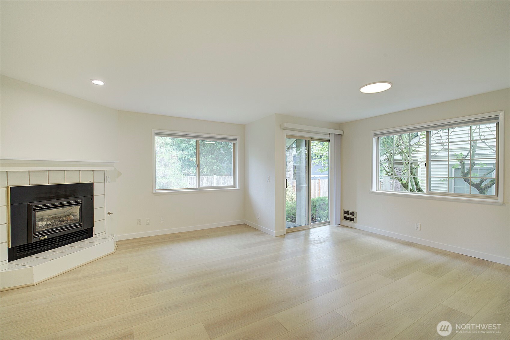 10248 NE 138th Place #B3, Kirkland, WA 98034