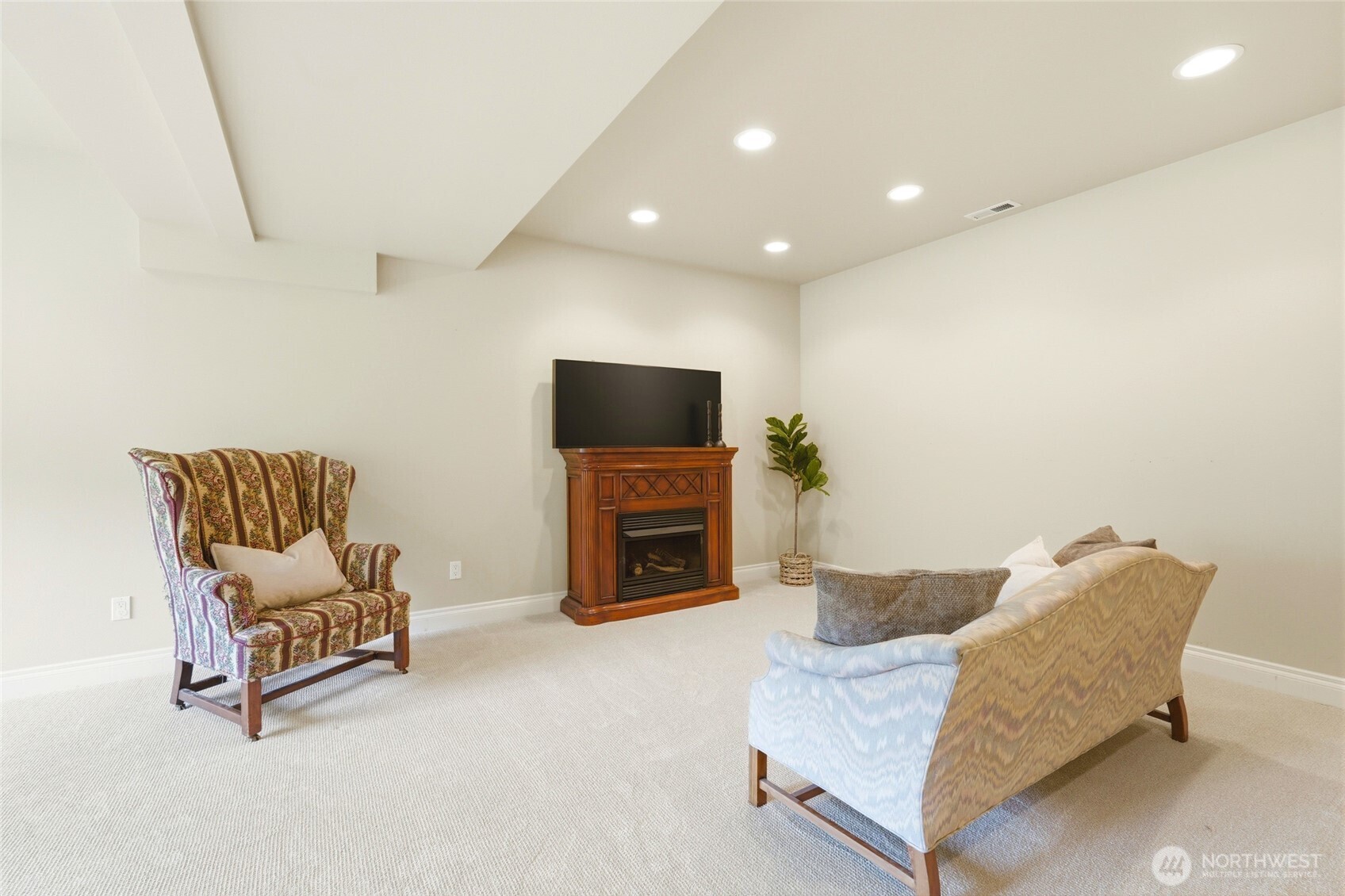2780 S Utopian Way , Camano Island, WA 98282