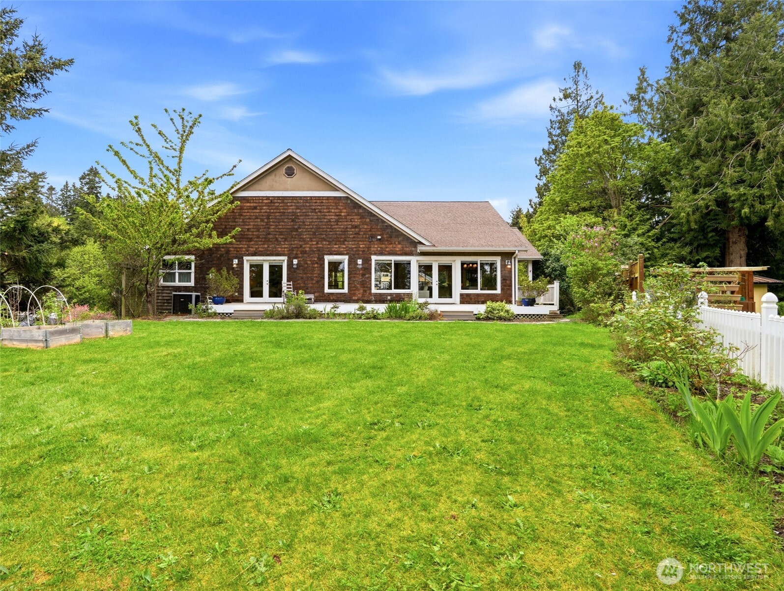 2780 S Utopian Way , Camano Island, WA 98282