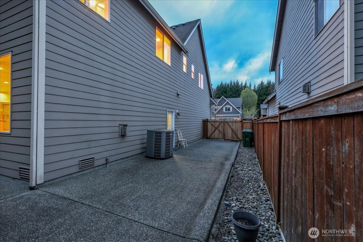 11526 160th Court NE, Redmond, WA 98052-2635