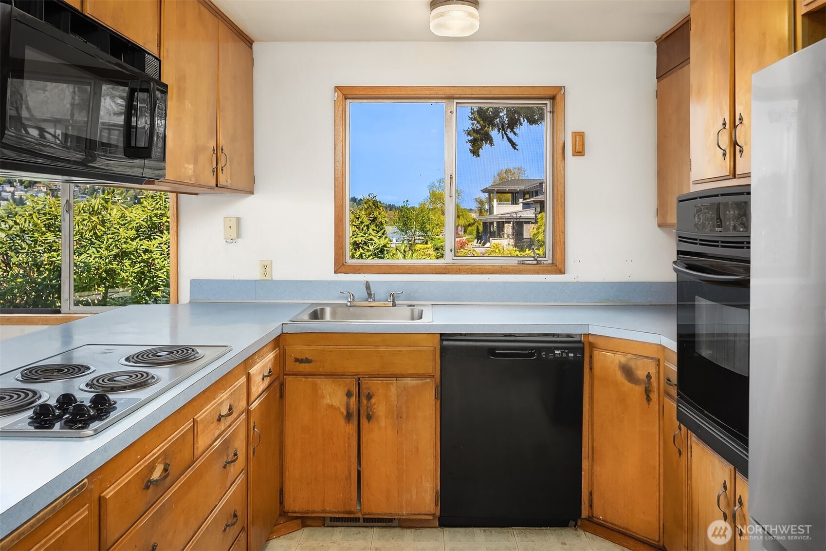 1811 1/2 10th Street W, Kirkland, WA 98033