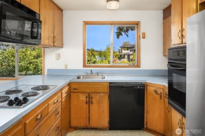 1811 1/2 10th Street W, Kirkland, WA 98033 - Photo 19