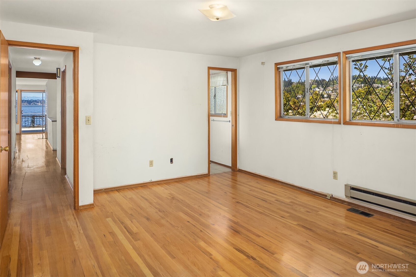 1811 1/2 10th Street W, Kirkland, WA 98033