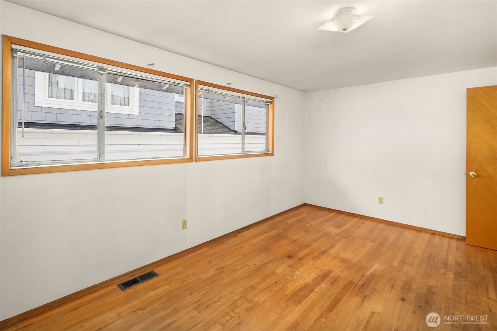 1811 1/2 10th Street W, Kirkland, WA 98033