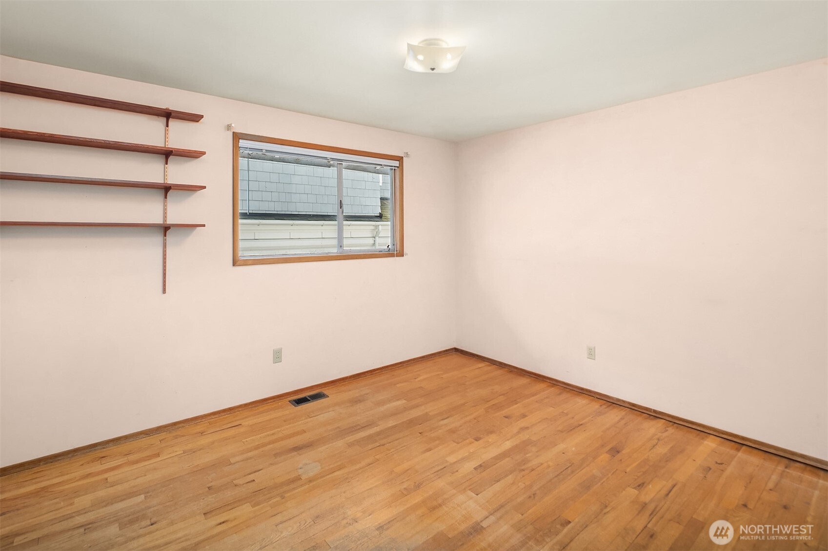 1811 1/2 10th Street W, Kirkland, WA 98033