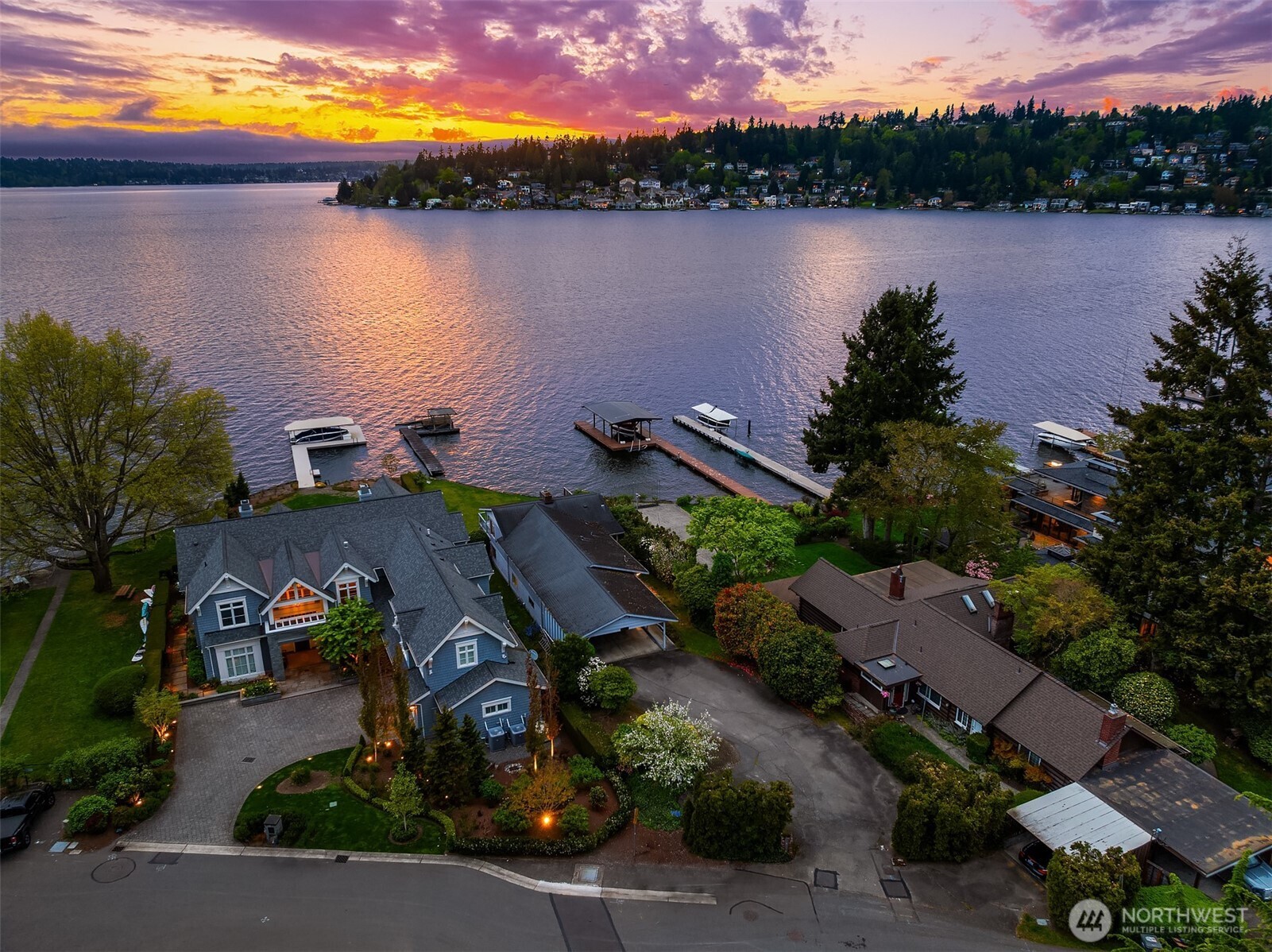 1811 1/2 10th Street W, Kirkland, WA 98033