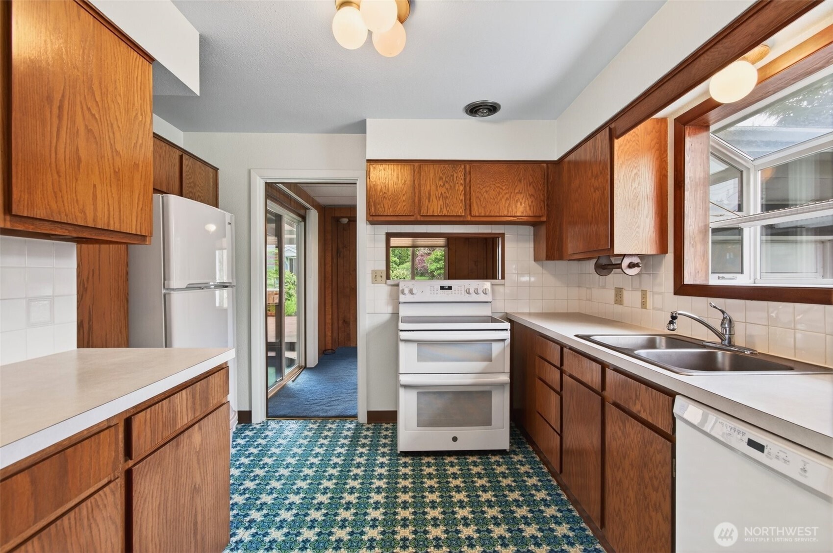 2 Pacific Place , Longview, WA 98632