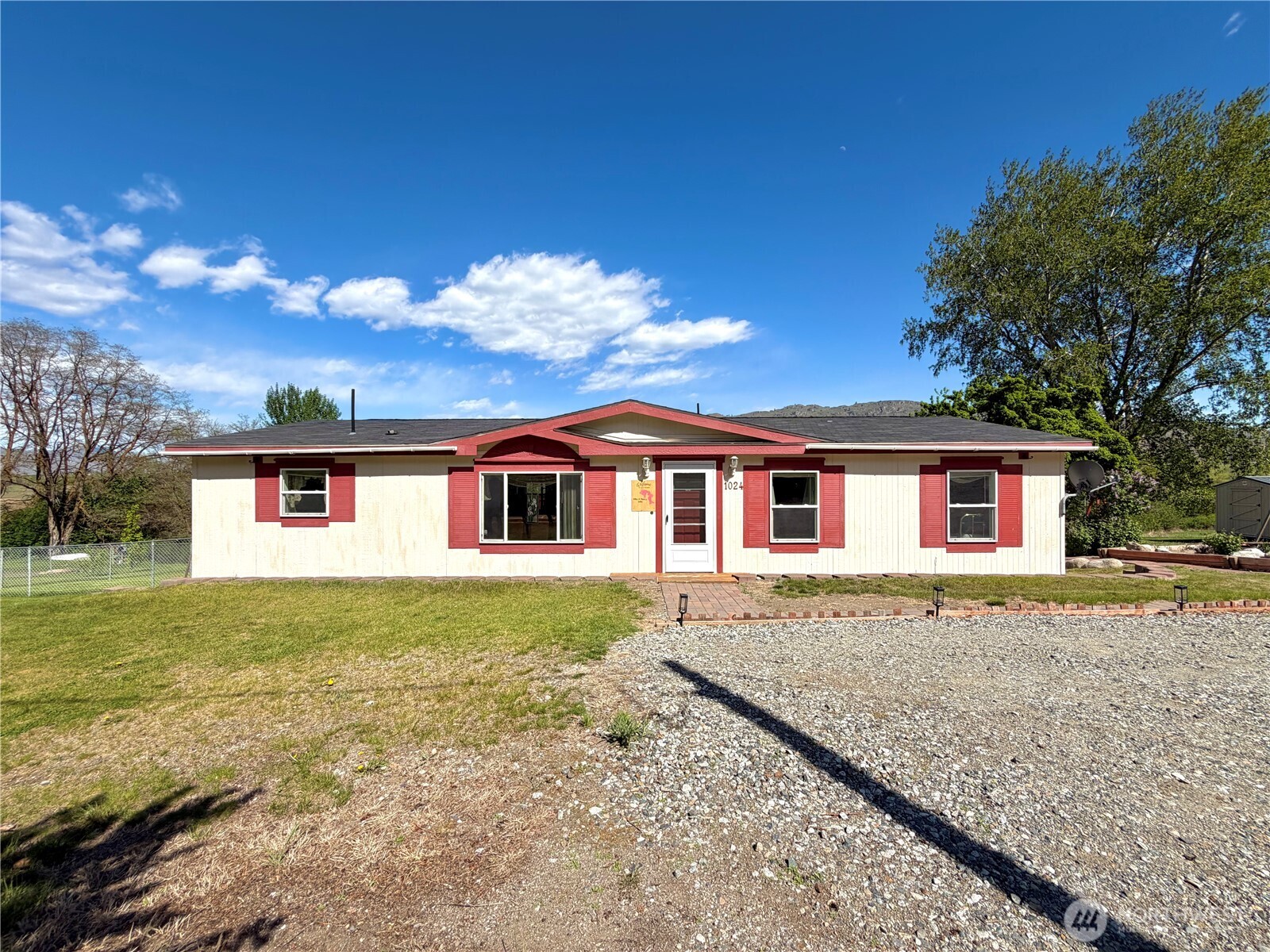 1024 Old Hwy 97 , Brewster, WA 98812