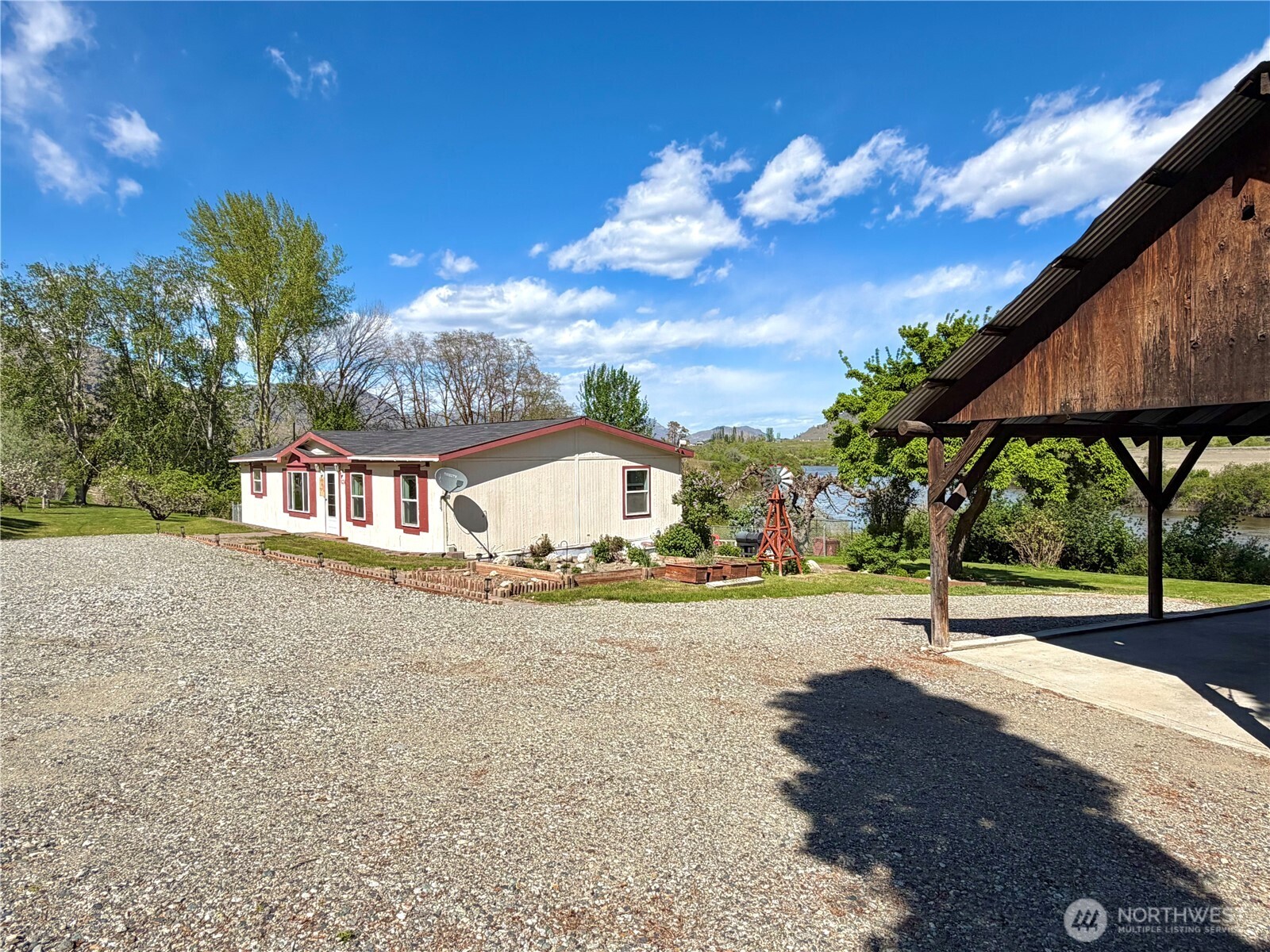 1024 Old Hwy 97 , Brewster, WA 98812