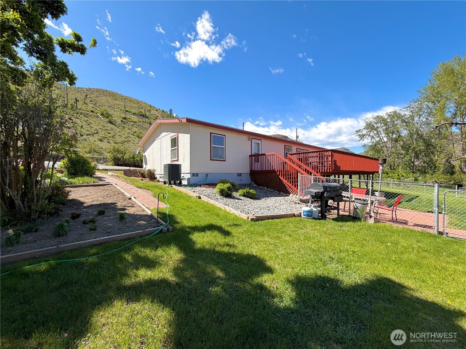 1024 Old Hwy 97 , Brewster, WA 98812