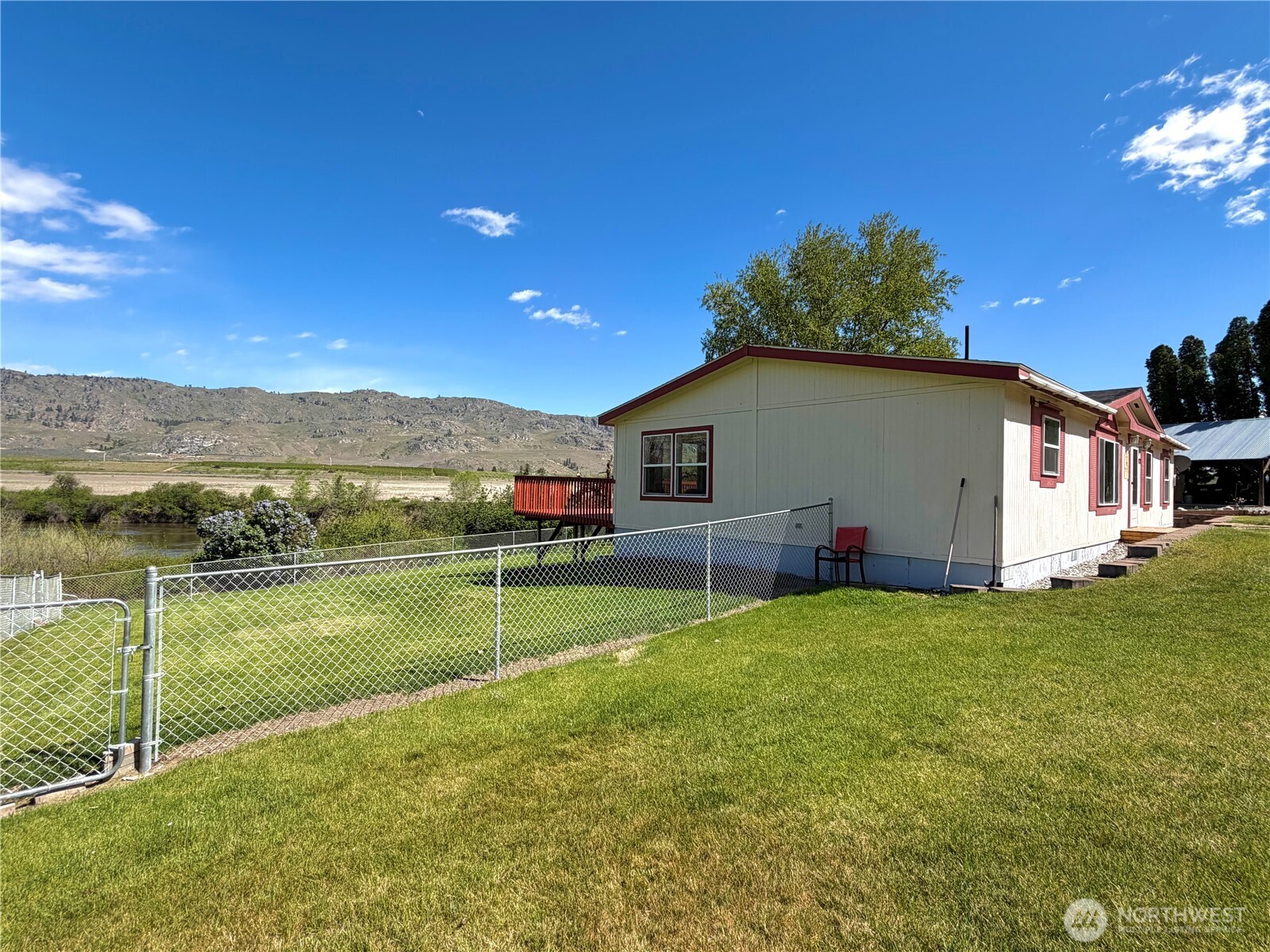 1024 Old Hwy 97 , Brewster, WA 98812