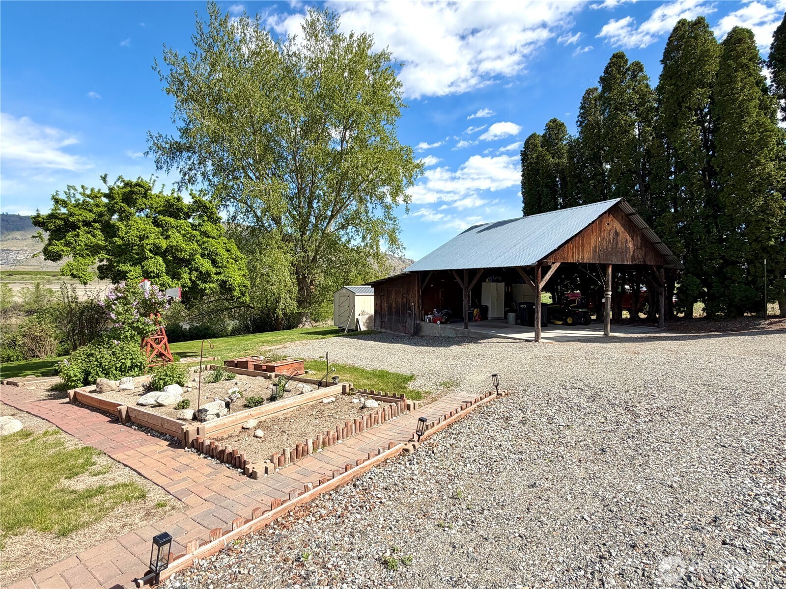 1024 Old Hwy 97 , Brewster, WA 98812