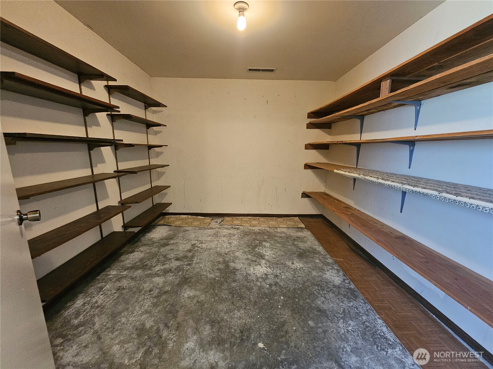 1426 W 4th Street , Port Angeles, WA 98363