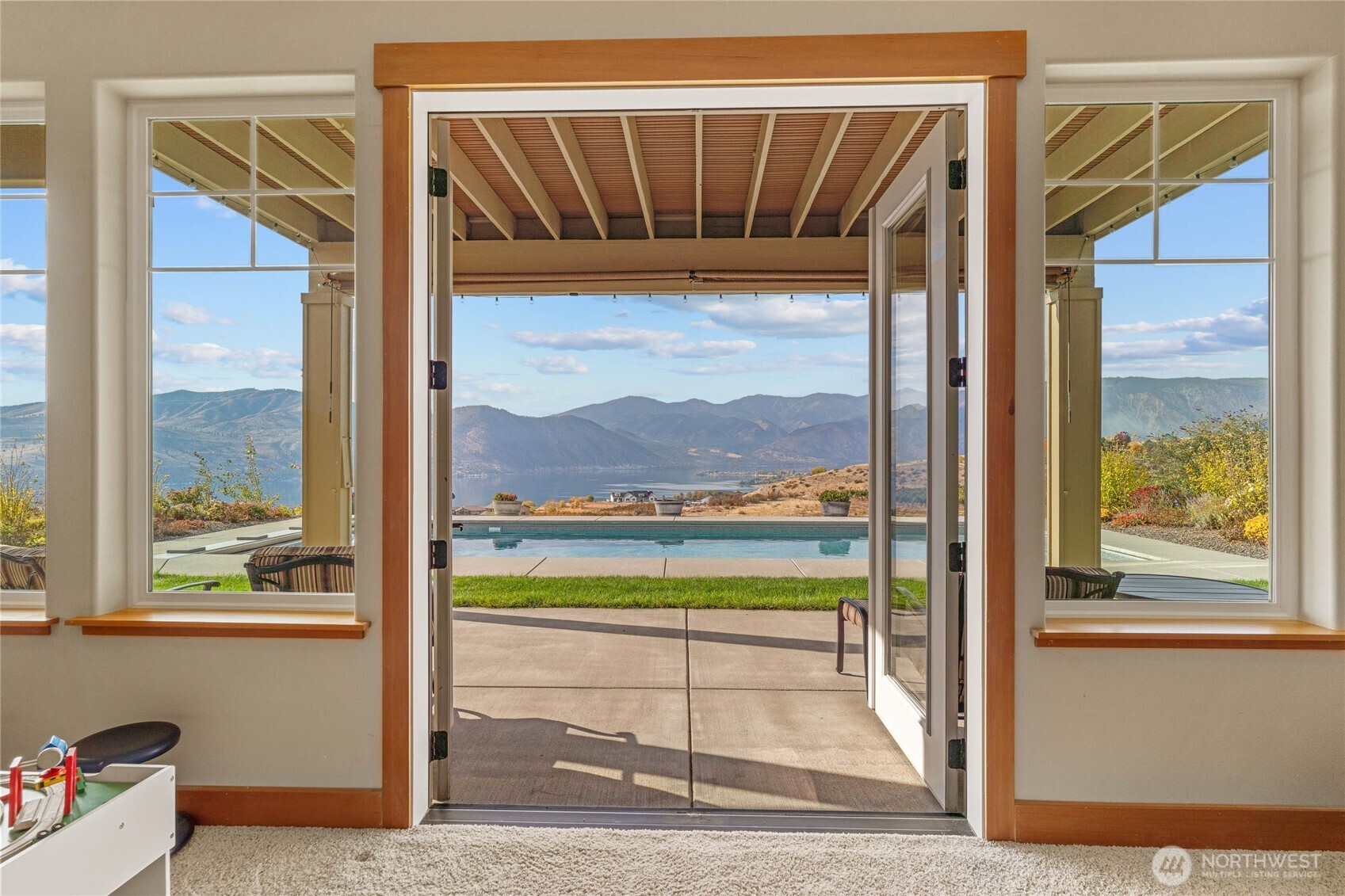 357 Lakayuse Road , Manson, WA 98831