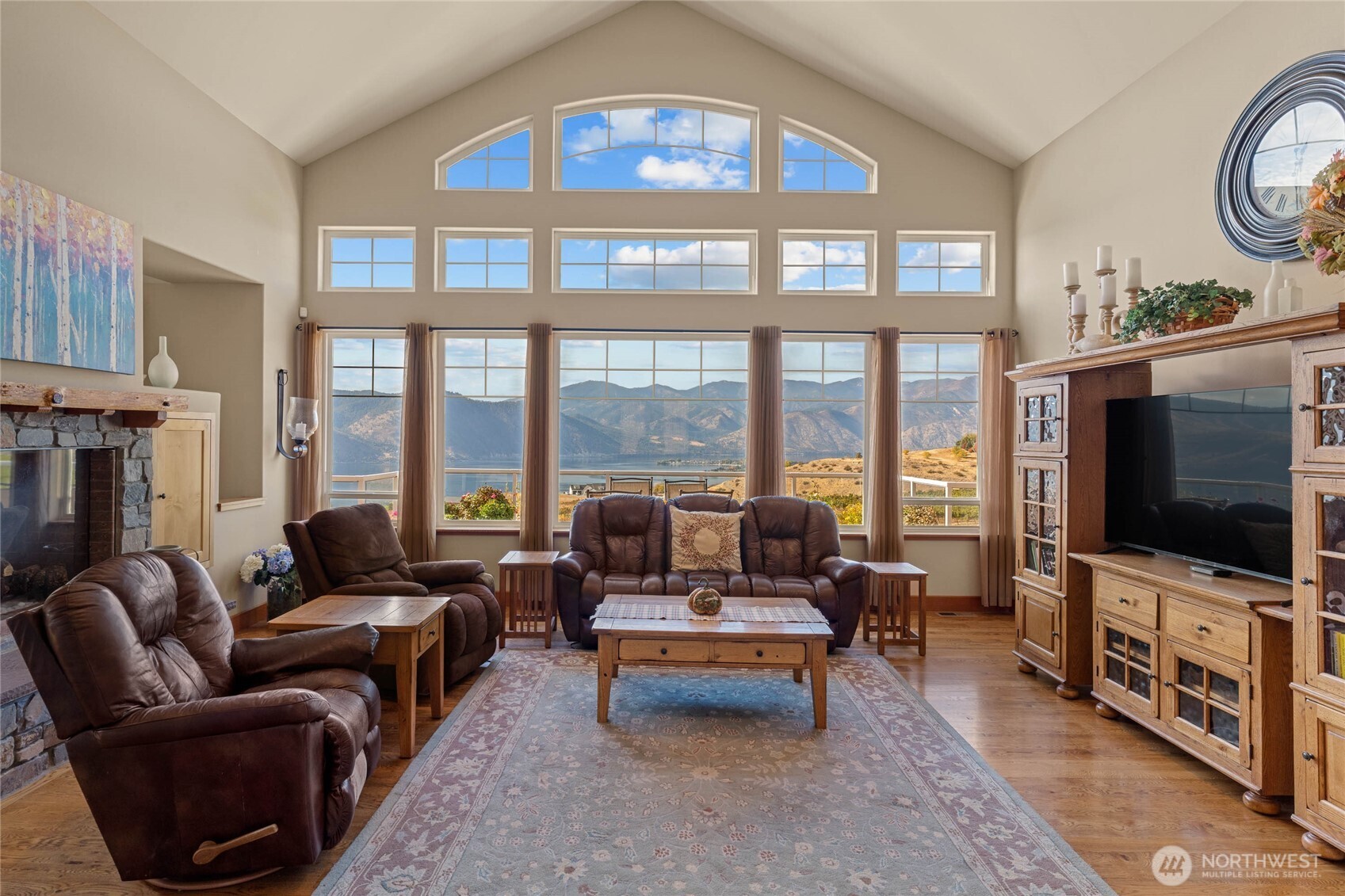 357 Lakayuse Road , Manson, WA 98831